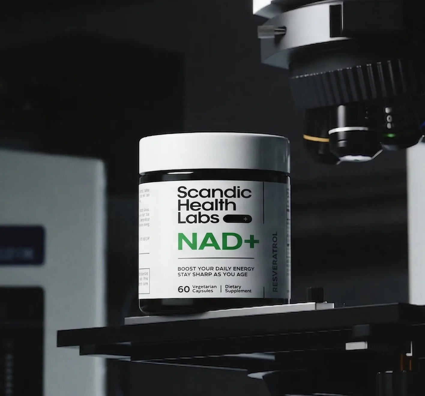 Scandic Health Labs NAD+ kosttilskud flaske på en ren skandinavisk overflade med blødt naturligt lys